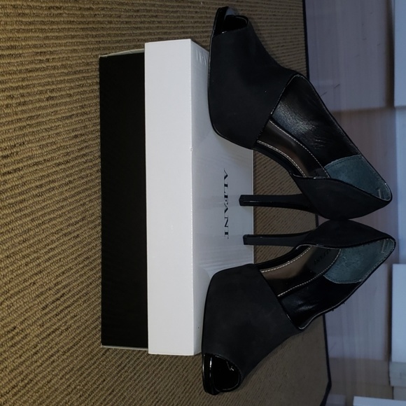 Peep toe pumps - Black size 9 NEW